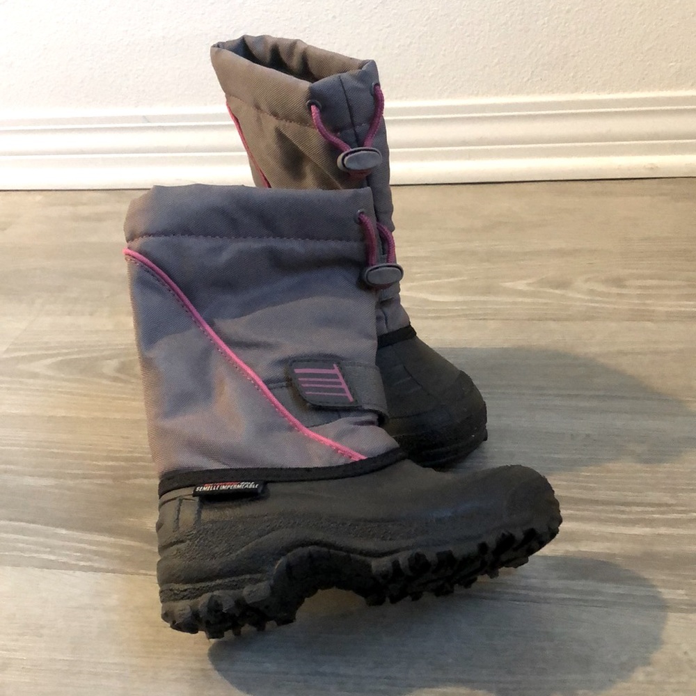 Snow boots size 11 for small kids